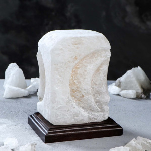 Соляная лампа "Луна", цельный кристалл, 18 см Соляная лампа "Луна", цельный кристалл, 18 см