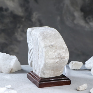 Соляная лампа "Рыбка", цельный кристалл, 15 см, 2,7 кг. Соляная лампа "Рыбка", цельный кристалл, 15 см, 2,7 кг.