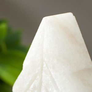 Соляной светильник "Елка" LED (диод цветной) USB белая соль 10х7х13 см Соляной светильник "Елка" LED (диод цветной) USB белая соль 10х7х13 см