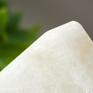 Соляной светильник "Кубик" LED (диод цветной) USB белая соль 10х9х7 см Соляной светильник "Кубик" LED (диод цветной) USB белая соль 10х9х7 см