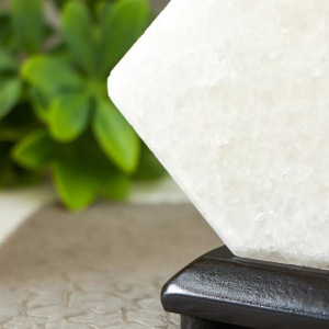 Соляной светильник "Кубик" LED (диод цветной) USB белая соль 10х9х7 см Соляной светильник "Кубик" LED (диод цветной) USB белая соль 10х9х7 см