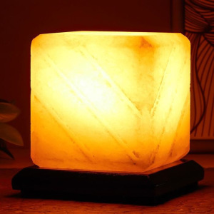 Соляной светильник с диммером "Куб-арома" Е14 15Вт 1-2 кг белая соль 11х11х12 см Соляной светильник с диммером "Куб-арома" Е14 15Вт 1-2 кг белая соль 11х11х12 см