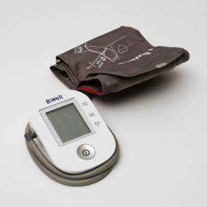 Тонометр электронный B.Well PRO 33, автоматический, индикатор аритмии, манжета М-L, адаптер Тонометр электронный B.Well PRO 33, автоматический, индикатор аритмии, манжета М-L, адаптер