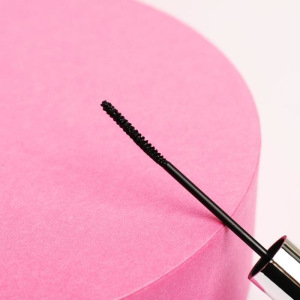 Водостойкая черная тушь с эффектом накладных ресниц Flamingo Party Водостойкая черная тушь с эффектом накладных ресниц Flamingo Party