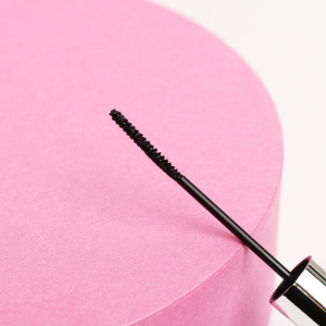 Водостойкая черная тушь с эффектом подиумного взгляда Glow Beauty Водостойкая черная тушь с эффектом подиумного взгляда Glow Beauty