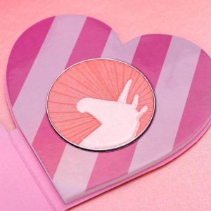 Запечёные румяна Queen of gllamaour, оттенок натурально-розовый Запечёные румяна Queen of gllamaour, оттенок натурально-розовый