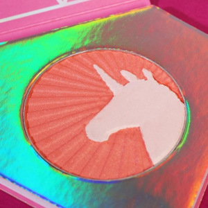 Запечёные румяна Shine bright, оттенок натурально-розовый Запечёные румяна Shine bright, оттенок натурально-розовый