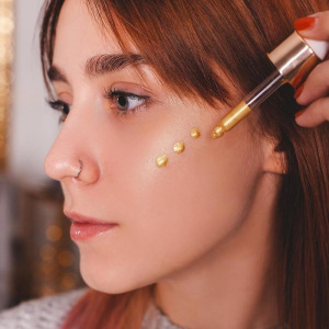 Жидкий хайлайтер для лица и тела Beauty bomb, оттенок №2, карамельные мечты, 20 мл Жидкий хайлайтер для лица и тела Beauty bomb, оттенок №2, карамельные мечты, 20 мл