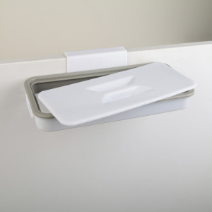 Держатель для мусорного пакета подвесной на дверцу 1,7 см, цвет белый Держатель для мусорного пакета подвесной на дверцу 1,7 см, цвет белый