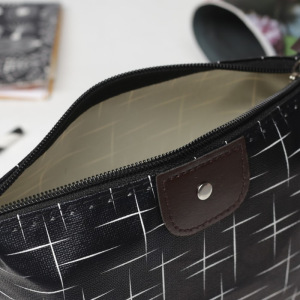 Косметичка дорожная, отдел на молнии, цвет чёрный Косметичка дорожная, отдел на молнии, цвет чёрный