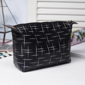 Косметичка дорожная, отдел на молнии, цвет чёрный Косметичка дорожная, отдел на молнии, цвет чёрный