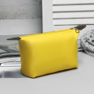 Косметичка дорожная, отдел на молнии, цвет жёлтый Косметичка дорожная, отдел на молнии, цвет жёлтый