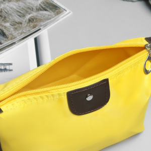 Косметичка дорожная, отдел на молнии, цвет жёлтый Косметичка дорожная, отдел на молнии, цвет жёлтый