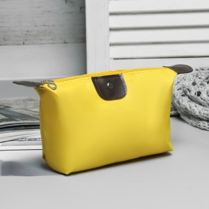 Косметичка дорожная, отдел на молнии, цвет жёлтый Косметичка дорожная, отдел на молнии, цвет жёлтый
