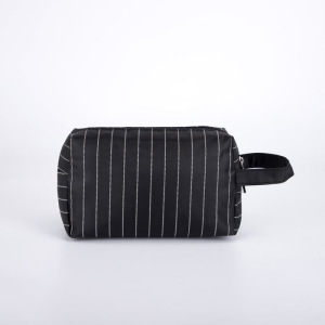 Косметичка дорожная, отдел на молнии, наружный карман, цвет чёрный Косметичка дорожная, отдел на молнии, наружный карман, цвет чёрный