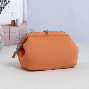 Косметичка дорожная, отдел на молнии, с каркасом, цвет оранжевый Косметичка дорожная, отдел на молнии, с каркасом, цвет оранжевый