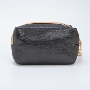 Косметичка дорожная, отдел на молнии, с ручкой, цвет чёрный Косметичка дорожная, отдел на молнии, с ручкой, цвет чёрный