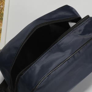 Косметичка дорожная, отдел на молнии, с ручкой, цвет синий Косметичка дорожная, отдел на молнии, с ручкой, цвет синий