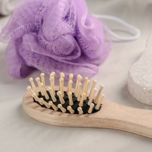 Набор банный в деревянном ушате 3 предмета: мочалка-бант, пемза, расческа Набор банный в деревянном ушате 3 предмета: мочалка-бант, пемза, расческа