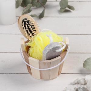 Набор банный в деревянном ушате 3 предмета: мочалка-бант, пемза, расческа Набор банный в деревянном ушате 3 предмета: мочалка-бант, пемза, расческа