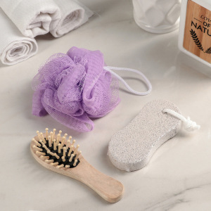 Набор банный в деревянном ушате 3 предмета: мочалка-бант, пемза, расческа Набор банный в деревянном ушате 3 предмета: мочалка-бант, пемза, расческа