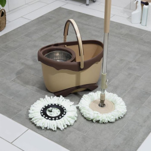 Набор для уборки: ведро на ножках с металлической центрифугой 20 л, швабра, запасная насадка из микрофибры цвет МИКС Набор для уборки: ведро на ножках с металлической центрифугой 20 л, швабра, запасная насадка из микрофибры цвет МИКС