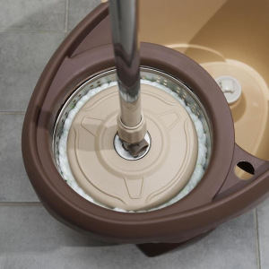 Набор для уборки: ведро на ножках с металлической центрифугой 20 л, швабра, запасная насадка из микрофибры цвет МИКС Набор для уборки: ведро на ножках с металлической центрифугой 20 л, швабра, запасная насадка из микрофибры цвет МИКС