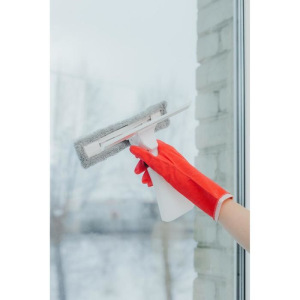 Окномойка с пульверизатором 230 мл и сгоном, 26×23×5,5 см, цвет МИКС Окномойка с пульверизатором 230 мл и сгоном, 26×23×5,5 см, цвет МИКС