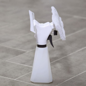 Окномойка с пульверизатором 230 мл и сгоном, 26×23×5,5 см, МИКС Окномойка с пульверизатором 230 мл и сгоном, 26×23×5,5 см, МИКС