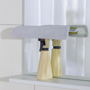 Окномойка с пульверизатором 230 мл и сгоном, 26×23×5,5 см, МИКС Окномойка с пульверизатором 230 мл и сгоном, 26×23×5,5 см, МИКС