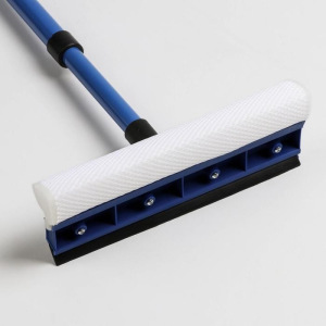 Окномойка с телескопической металлической окрашенной ручкой и сгоном Доляна, 20×49(75) см, поролон, цвет синий Окномойка с телескопической металлической окрашенной ручкой и сгоном Доляна, 20×49(75) см, поролон, цвет синий