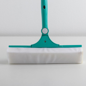 Окномойка с телескопической металлической ручкой Доляна, 28×77(116) см, поворотная головка, поролон, цвет голубой Окномойка с телескопической металлической ручкой Доляна, 28×77(116) см, поворотная головка, поролон, цвет голубой