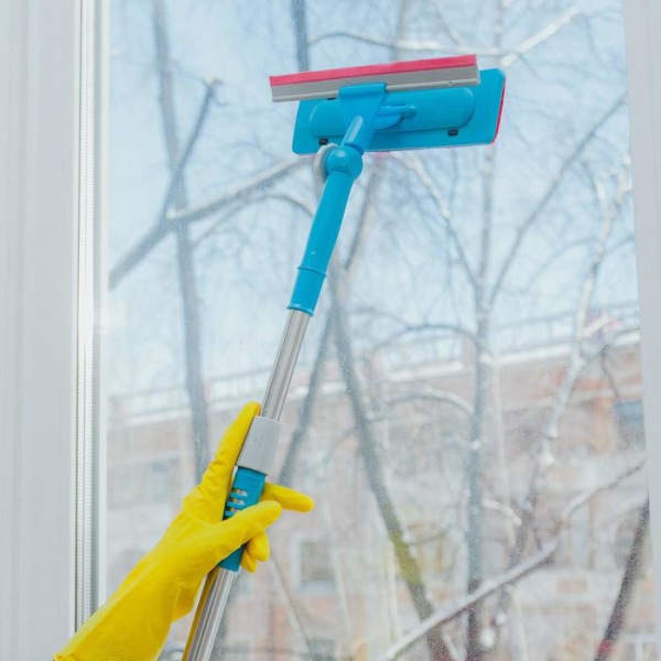 Окномойка с телескопической стальной ручкой и сгоном Доляна, 24×6×70(105) см, цвет МИКС