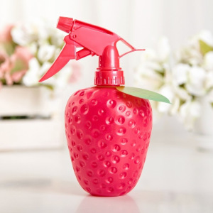 Пульверизатор «Клубничка», 500 мл, цвет красный Пульверизатор «Клубничка», 500 мл, цвет красный