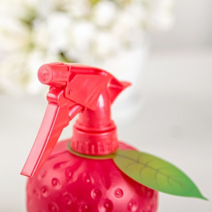 Пульверизатор «Клубничка», 500 мл, цвет красный Пульверизатор «Клубничка», 500 мл, цвет красный