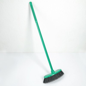 Щётка для пола «Комфорт» с черенком, жёсткая, цвет МИКС Щётка для пола «Комфорт» с черенком, жёсткая, цвет МИКС