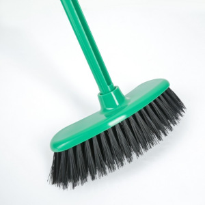 Щётка для пола «Комфорт» с черенком, жёсткая, цвет МИКС Щётка для пола «Комфорт» с черенком, жёсткая, цвет МИКС