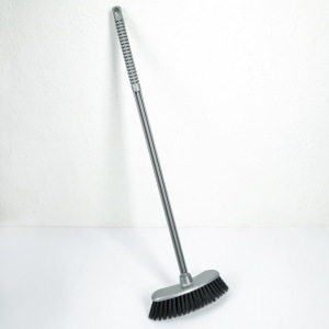 Щётка для пола «Комфорт» с черенком, жёсткая, цвет МИКС Щётка для пола «Комфорт» с черенком, жёсткая, цвет МИКС