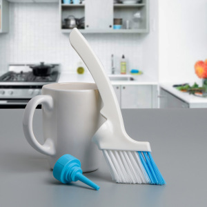 Щётка с дозатором для моющего средства 18.5×9.5×1.7 см, цвет МИКС Щётка с дозатором для моющего средства 18.5×9.5×1.7 см, цвет МИКС