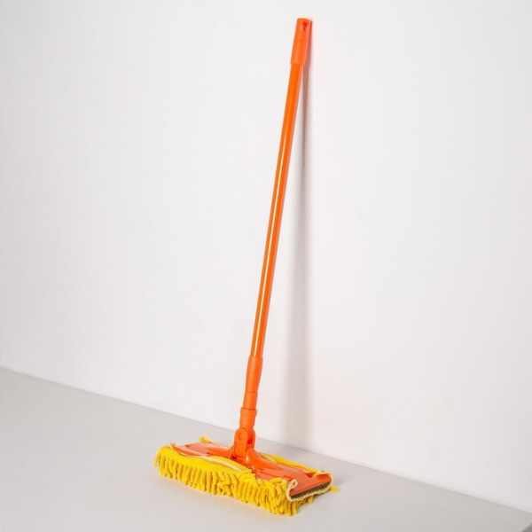 Швабра плоская Доляна, телескопическая стальная ручка 80-128 см, насадка из микрофибры 30×13 см