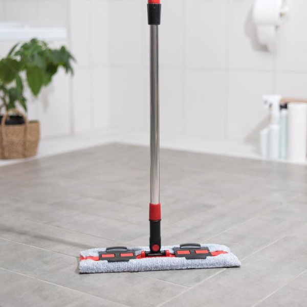 Швабра плоская Доляна, телескопическая стальная ручка 82-127 см, 2 насадки из микрофибры 37×12 см