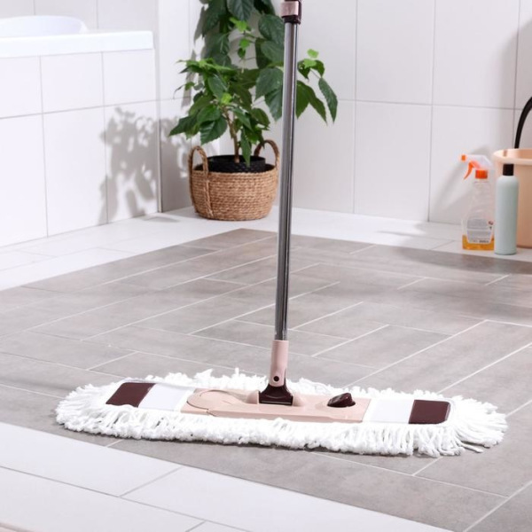 Швабра плоская Доляна, телескопическая стальная ручка 90-130 см, насадка из микрофибры букли 60×14 см, цвет МИКС