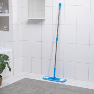 Швабра плоская гибкая Доляна, телескопическая ручка 92-181 см, насадка из микрофибры 42×12 см Швабра плоская гибкая Доляна, телескопическая ручка 92-181 см, насадка из микрофибры 42×12 см