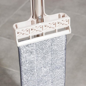 Швабра плоская с вертикальным отжимом Доляна, стальная ручка 125 см, 2 насадки из микрофибры 35×14 см Швабра плоская с вертикальным отжимом Доляна, стальная ручка 125 см, 2 насадки из микрофибры 35×14 см