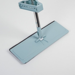 Швабра плоская с вертикальным отжимом и водосгоном Доляна, стальная ручка 126 см, 2 насадки из микрофибры 35×11 см Швабра плоская с вертикальным отжимом и водосгоном Доляна, стальная ручка 126 см, 2 насадки из микрофибры 35×11 см