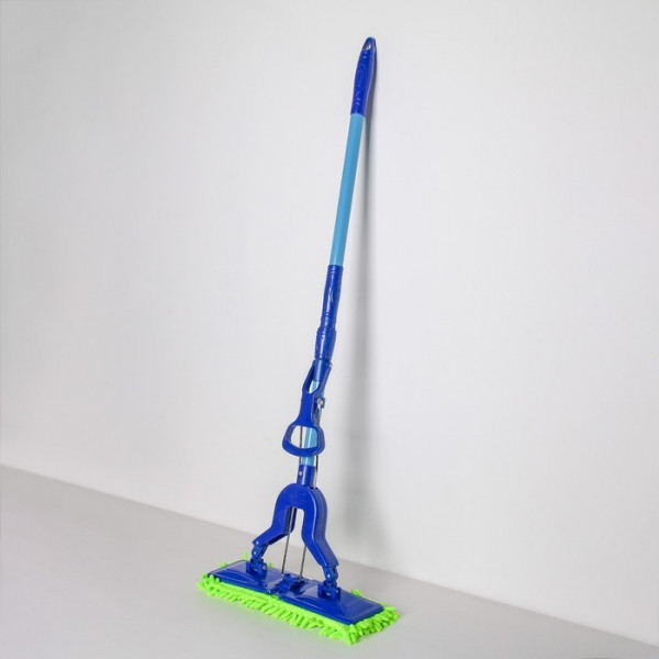 Швабра плоская со складным отжимом Доляна, телескопическая ручка 107-134 см, насадка из микрофибры 35×10 см, цвет МИКС