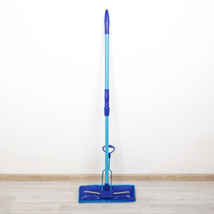 Швабра плоская со складным отжимом Доляна, телескопическая ручка 77-114 см, насадка микрофибра 32×9 см, цвет синий Швабра плоская со складным отжимом Доляна, телескопическая ручка 77-114 см, насадка микрофибра 32×9 см, цвет синий