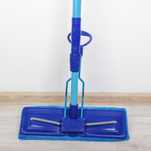 Швабра плоская со складным отжимом Доляна, телескопическая ручка 77-114 см, насадка микрофибра 32×9 см, цвет синий Швабра плоская со складным отжимом Доляна, телескопическая ручка 77-114 см, насадка микрофибра 32×9 см, цвет синий