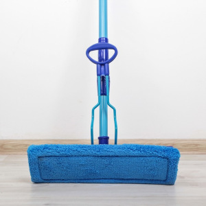 Швабра плоская со складным отжимом Доляна, телескопическая ручка 77-114 см, насадка микрофибра 32×9 см, цвет синий Швабра плоская со складным отжимом Доляна, телескопическая ручка 77-114 см, насадка микрофибра 32×9 см, цвет синий