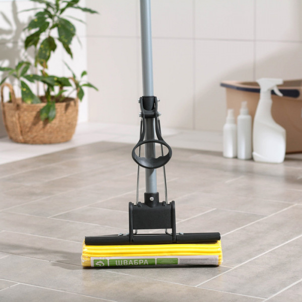 Швабра PVA с роликовым отжимом Доляна 120 см, телескопическая ручка 70-105 см, насадка 27×6 см, цвет чёрный